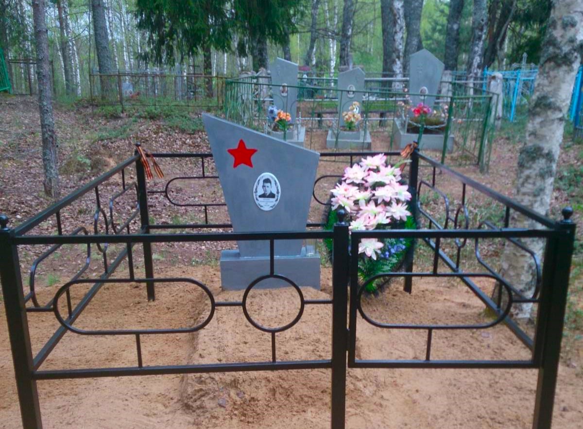 Одиночное захоронение в деревне Железово.