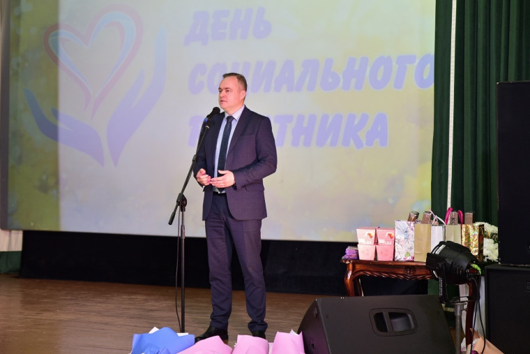 В Острове чествовали работников социальной сферы. В Острове чествовали работников социальной сферы.